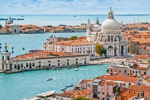 Day trip to Venice from Rome round trip